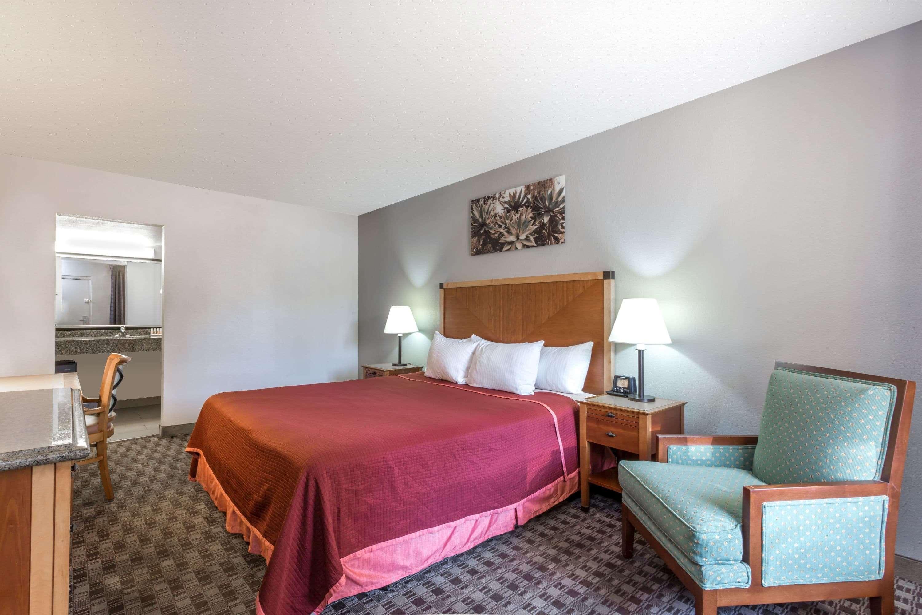 Howard Johnson By Wyndham Scottsdale Old Town Exterior foto